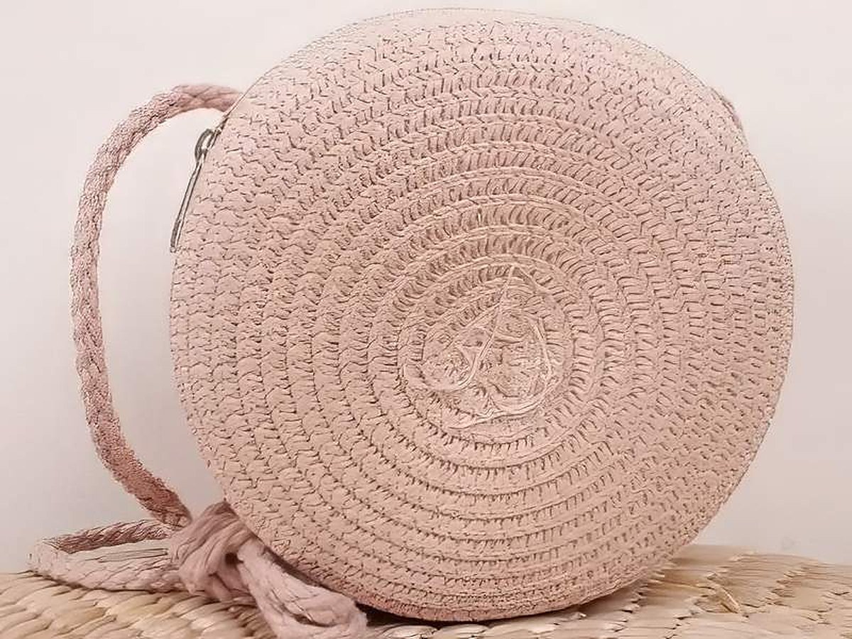 How to Build a Seasonal Straw Bag Collection That Sells